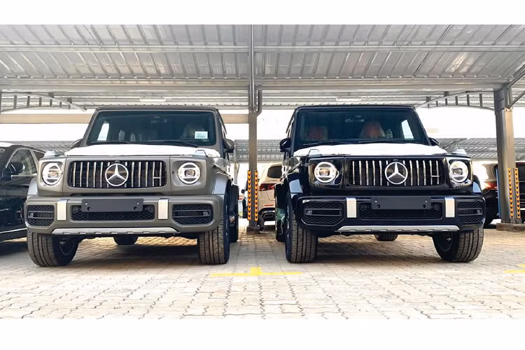 Sức mạnh được truyền xuống bốn bánh (4Matic) có khoá vi sai 3 chế độ, sử dụng kết hợp với hộp số tự động 9 cấp (9AT). Nhờ đó, chiếc SUV mang tính biểu tượng này có thể tăng tốc từ 0 – 100km/h chỉ trong vòng 4,5 giây trước khi đạt tốc độ tối đa 220km/h. G63 mới nhập chính hãng trang bị tiêu chuẩn hệ thống treo AMG RIDE CONTROL.