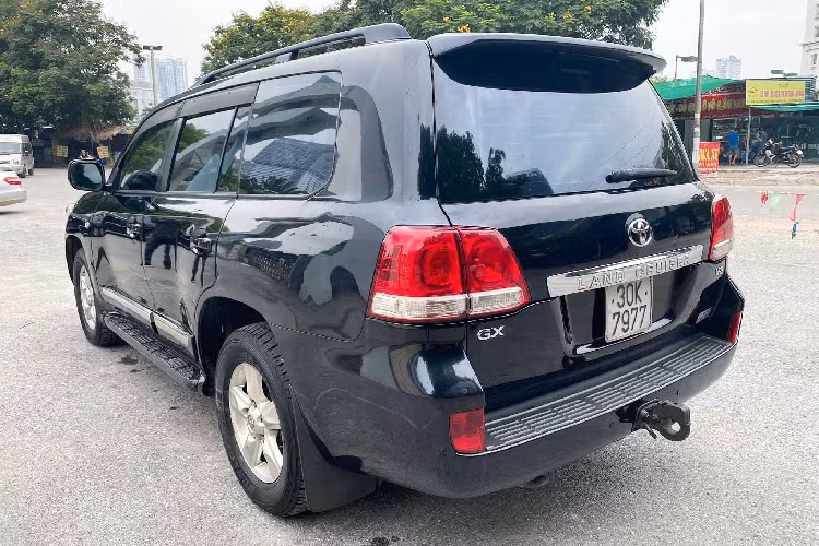 Hơn 60 năm kể từ khi được ra đời cho đến nay, dòng Land Cruiser đã mang lại nhiều danh tiếng cho thương hiệu xe Toyota. Lịch sử phát triển của Land Cruiser tượng trưng cho chất lượng, độ bền và độ tin cậy cho hãng xe Nhật Bản. Trong suốt quá trình phát triển qua nhiều thế hệ, Land Cruiser vẫn luôn được thiết kế để vận hành bền bỉ trong những điều kiện khắc nghiệt nhất.