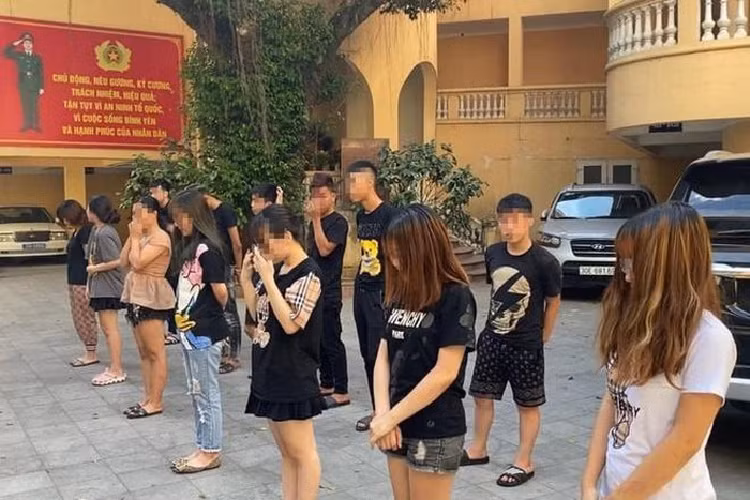 14 'quai xe' lien quan vu tong nguoi di duong bi trieu tap