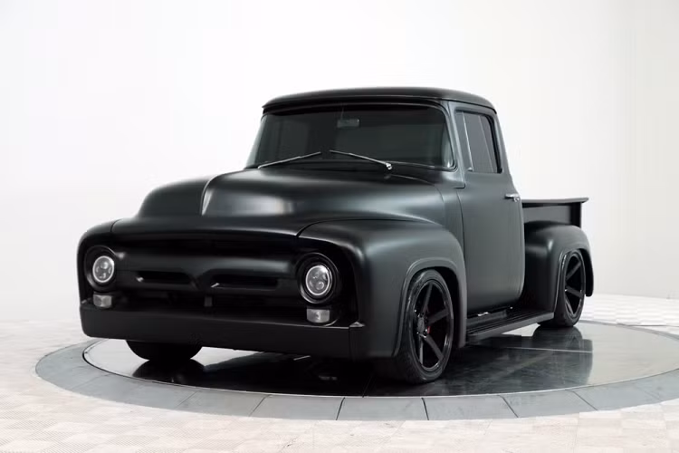 Công ty đấu giá Barrett-Jackson vừa đăng tải những thông tin về một sản phẩm độc đáo sắp xuất hiện trong phiên đấu giá cuối tháng này, đó là một chiếc bán tải Ford F-100 1965 được trang bị gói độ đầy ấn tượng.