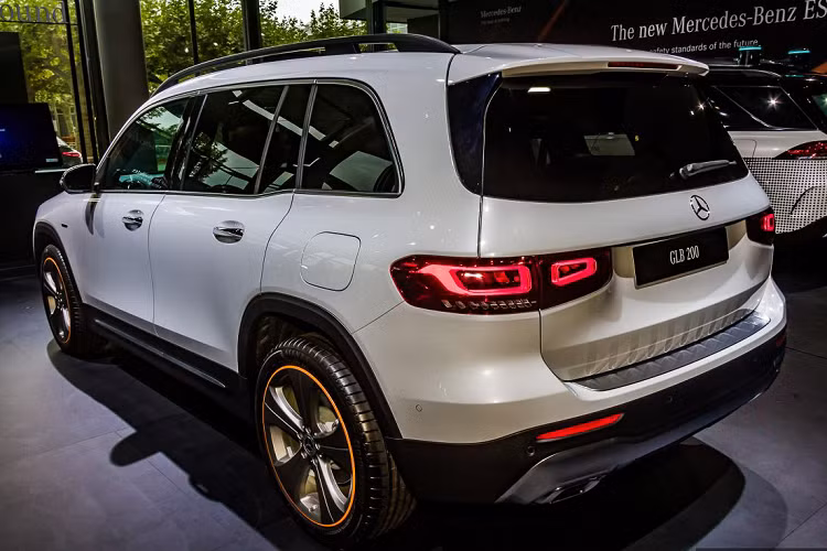 Tuy nhiên, GLB đã lỗi hẹn và chưa thể ra mắt chính thức vào thời điểm này. Mẫu CUV 7 chỗ Mercedes-Benz GLB 2020 dự đoán sẽ ra mắt vào một sự kiện riêng khác, diễn ra vào quý II/2020.