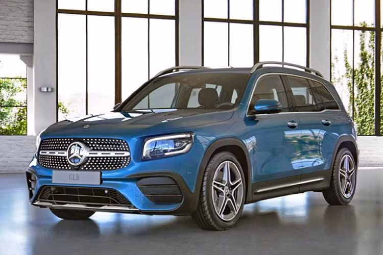 Hiện hãng xe Đức đang mở cọc cho lô Mercedes GLB 2020 về Việt Nam. Xe giao từ tháng 6/2020 số lượng giới hạn vì nhập khẩu nguyên chiếc. Giá bán chưa được công bố, nhưng dự kiến ở mức 2 tỷ cùng gói trang bị AMG. Vì là xe nhập, nên dù GLB 2020 định vị ở dưới GLC nhưng xe vẫn sẽ có mức giá cao hơn GLC lắp ráp.
