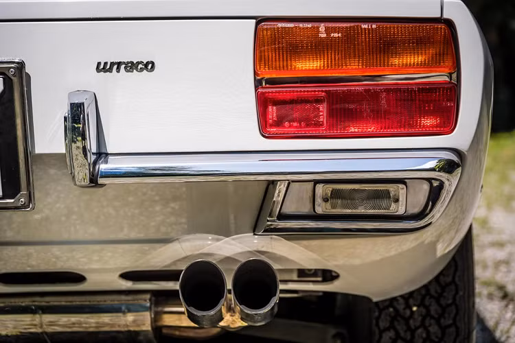 Được sản xuất trong giai đoạn 1970-1976, Lamborghini P250 Urraco sử dụng động cơ V8 2.5L. Chỉ 520 chiếc được sản xuất. Tiếp sau phiên bản này là P200 được trang bị động cơ 2.0L, sản sinh công suất 180 mã lực
