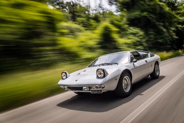 Cũng từ Urraco, Lamborghini bắt đầu sản xuất nhiều mẫu xe sử dụng động cơ 8 xy-lanh và 10 xy-lanh, tiêu biểu như Gallardo và Huracan.