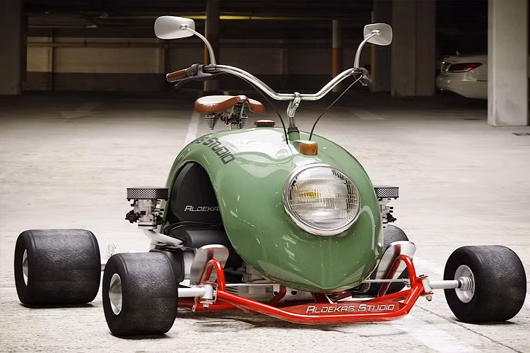 Tên gọi Bugkart Wasowski của chiếc xe cũng là cách chơi chữ độc đáo. Bugkart ám chỉ những mẫu xe nhỏ, kết cấu đơn giản với 4 bánh và động cơ. Mẫu xe này có thiết kế tổng thể giống hình dáng con bọ. Trong khi đó, Wasowski là tên của quái vật một mắt màu xanh lá trong bộ phim hoạt hình nổi tiếng Monster, Inc.