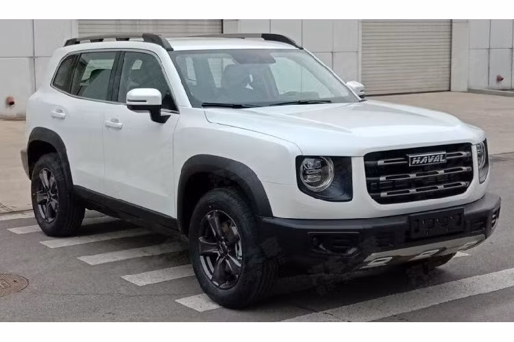 Vào hồi tháng 4 năm nay, những hình ảnh rò rỉ đầu tiên của mẫu SUV mới của Haval, Trung Quốc phát triển đã được lan truyền trên mạng. Vào thời điểm đó, mẫu ôtô Trung Quốc này được gọi bằng cái tên khá ngắn gọn là H5. Đến nay, những hình ảnh rõ hơn và tên chính thức của mẫu SUV này mới được tung ra. Theo đó, mẫu SUV đến từ Trung Quốc sẽ được gọi bằng cái tên Haval DaGou thế hệ mới, có nghĩa là "đại khuyển".