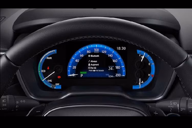 Ở bản cao cấp nhất, SUV Corolla Cross 2021 mới tự hào với gói công nghệ an toàn Toyota Safety Sense (TSS) với cảnh báo va chạm phía trước, cảnh báo chệch làn, đèn pha tự động... Ngoài ra, đối thủ của Mazda CX-5 còn có 7 túi khí và camera 360 độ