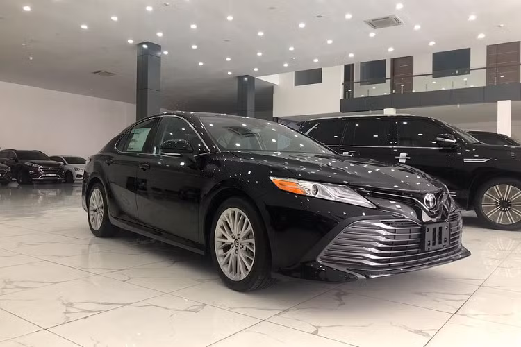 Ở chiều ngược lại, dù các mẫu xe nhập khẩu tư nhân như Toyota Camry XLE 2020 hay Toyota 4Runner có giá bán tại Việt Nam cao hơn nhiều lần so với giá trị thực của xe nhưng nhìn chung, những mẫu xe này vẫn sẽ có những đối tượng khách hàng riêng, tuy ít nhưng không phải là không có.