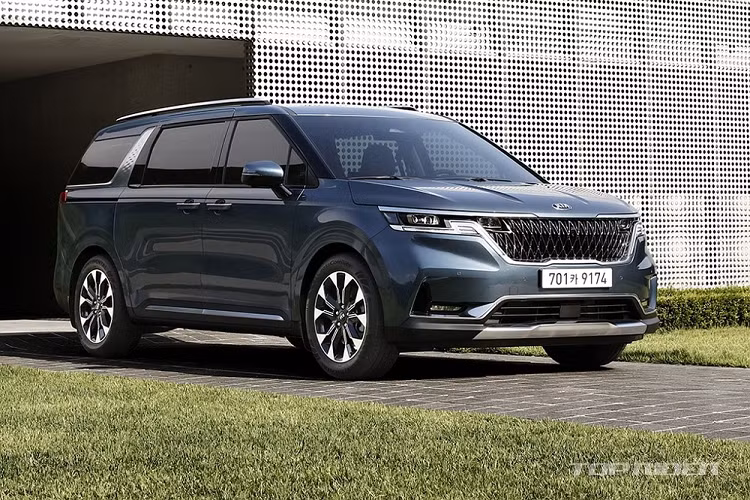 Trái với tin đồn từ trước đó, ngày ra mắt của mẫu xe Kia Sedona thế hệ mới đã bị rời sang tháng 8/2020. Trước thời điểm này, hãng Kia đã quyết định công bố thêm một số hình ảnh và thông tin của Sedona 2021. Đồng thời, hãng Kia cũng bắt đầu nhận cọc dành cho mẫu xe này tại thị trường Hàn Quốc.
