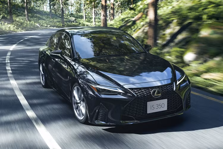 Ra mat xe sang Lexus IS 2021 the he moi tai Nhat Ban