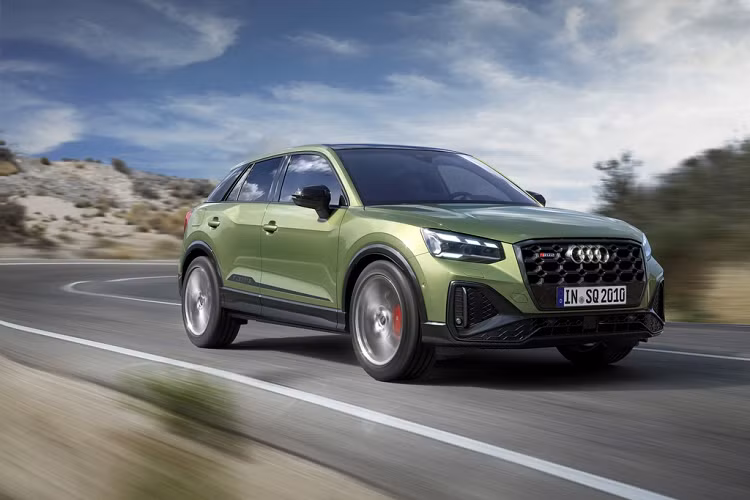 Ở đời 2021, Audi SQ2 tiếp tục sử dụng động cơ TFSI 2.0L tăng áp, công suất tối đa 296 mã lực và mô-men xoắn cực đại 400 Nm. Xe có hộp số tự động 7 cấp S-tronic và hệ dẫn động 4 bánh quattro. Audi SQ2 tăng tốc 0-100 km/h mất 4,9 giây và đạt tốc độ tối đa 250 km/h.
