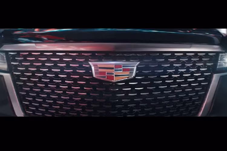 Nhân sự kiện này, Cadillac đã “chiếm sóng” quảng cáo trong suốt Oscarcast – chương trình truyền hình có chi phí quảng cáo đắt thứ 2 tại Mỹ, chỉ sau Super Bowl (trận chung kết bóng bầu dục). Và đây chắc chắn là động thái phô trương từ phía hãng xe hơi nước Mỹ trước các đối thủ, đặc biệt trong bối cảnh sẽ cho ra mắt một model mới trong giai đoạn cuối năm nay.
