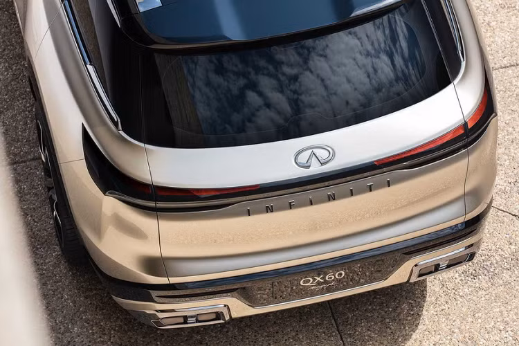 Không chỉ trụ xe và cửa kính, các bộ phận trên đường beltline của Infiniti QX60 Monograph đều được sơn đen bóng, bao gồm gương chiếu hậu hay nóc xe. Sự thay đổi này giúp QX60 trở nên hiện đại, trẻ trung hơn đáng kể.