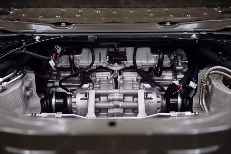 Lý giải sự thành công của GMC Hummer EV, bên cạnh yếu tố về thiết kế bắt mắt mang hơi hướng hiện đại, các trang bị đi kèm tiên tiến cùng hệ truyền động bằng điện thân thiện với môi trường thì mẫu xe này còn ẩn chứa loạt "vũ khí" đáng gờm khác. Chúng bao gồm: