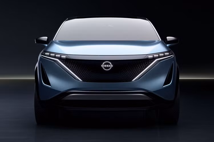 Nissan Ariya hoàn toàn mới là một mẫu crossover chạy điện cỡ trung. Mẫu xe này sở hữu phần diện mạo rất ấn tượng với ngôn ngữ thiết kế V-Motion nâng cấp tạo nên cái nhìn trẻ trung và hiện đại.