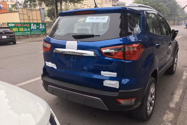 Đây có thể là điều sẽ khiến không ít fan của dòng crossover đô thị này tỏ ra luyến tiếc bởi những hình ảnh về bộ lốp dự phòng gắn đuôi xe đã quá đỗi quen thuộc và mang tính thực dụng cao.