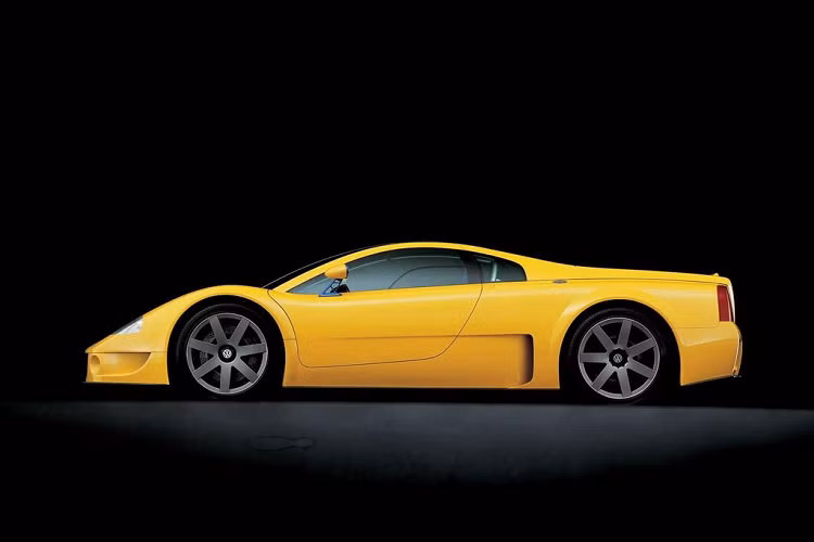 Trình làng công chúng lần đầu tiên vào năm 1997 tại triển lãm Tokyo Motor Show, chiếc concept có tên đầy đủ là Volkswagen W12 Syncro với động cơ W12 hút khí tự nhiên dung tích 5.6L và hệ dẫn động 4 bánh toàn thời gian. Công suất tối đa mà chiếc coupe 2 cửa sở hữu là hơn 414 mã lực (309 kW).