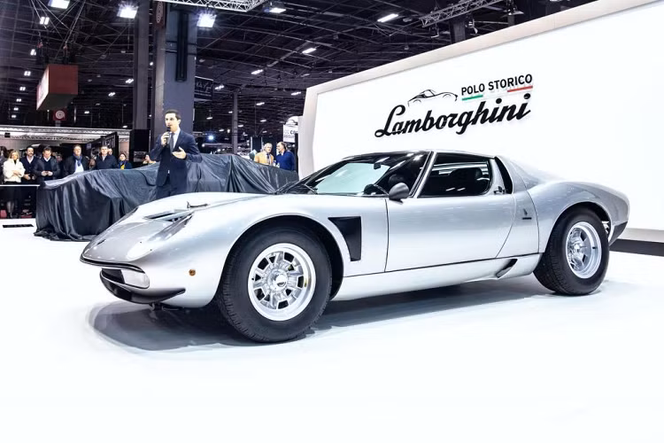  Siêu xe Lamborghini Miura SVJ, một trong những mẫu xe đã giúp Lamborghini khẳng định thương hiệu của mình khi thương hiệu này mới “ra đời chưa lâu”. Miura được nhiều người xem không chỉ là chiếc Lamborghini đẹp nhất từng được chế tạo mà còn là một trong những thiết kế ôtô đẹp nhất từ trước đến nay.