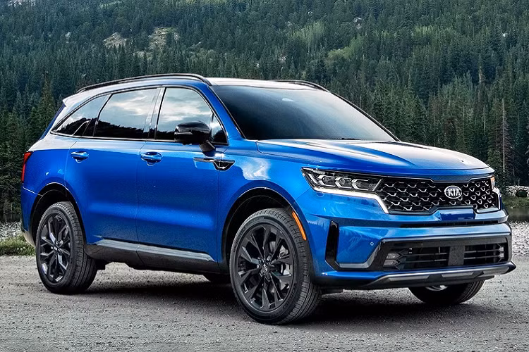 Đối với bản Sorento S, chiếc xe thay thế động cơ V6 3.3L cũ bằng động cơ 2.5L 4 xy lanh hút khí tự nhiên. Giá xe Kia Sorento 2021 mới bản 2.5L chỉ từ 33.060 USD (766 triệu đồng). Bản cao hơn là Sorento EX có giá từ 36,160 USD (838 triệu đồng). Còn phiên bản cao cấp nhất là Sorento SX có giá từ 44.000 USD (1,02 tỷ đồng).