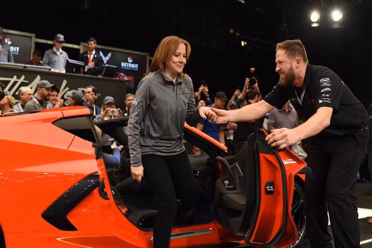 Theo thông cáo báo chí từ General Motors, nhân vật trả giá cao nhất trong cuộc đấu giá vừa qua có tên là Rick Hendrick. Ông vốn được biết đến với vai trò là người sáng lập và CEO của Tập đoàn Ô tô Hendrick