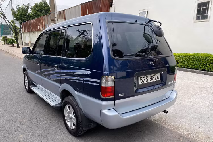 Chiếc Toyota Zace đời cũ này lắp ráp tại Việt Nam thuộc thế hệ thứ hai của dòng xe này, chưa bước qua phiên bản cải tiến.