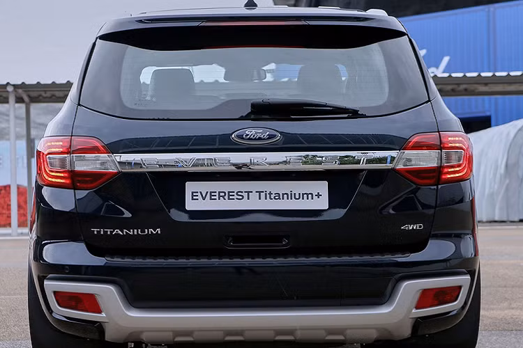 Các phiên bản Trend, Titanium và Titanium + có thêm tùy chọn màu sơn trắng ngọc trai, bản Titanium Sport có thêm màu sơn xanh Deep Crystal.
