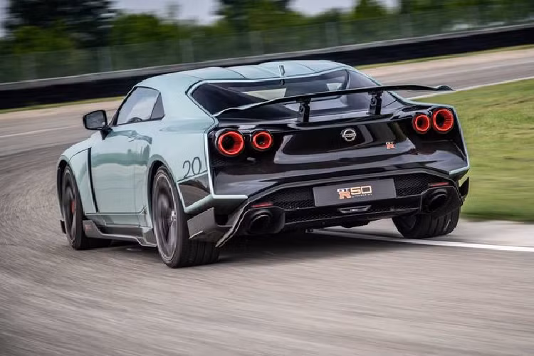 Nissan đã nhận các đơn đặt hàng Nissan GT-R50 từ tháng 12/2018, và chỉ sản xuất đúng 50 chiếc, nhưng đến nay vẫn còn một vài chiếc GT-R50 chưa có chủ. Giá xe Nissan GT-R50 độ này tới 990.000 Euro (khoảng 23,3 tỷ đồng), đắt gấp 5 lần so với chiếc GT-R đắt nhất. Lô xe GT-R50 đầu tiên sẽ được bàn giao cho khách hàng vào cuối năm 2020 và đầu năm 2021.