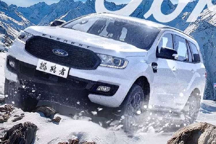 Các mẫu xe dành cho thị trường Trung Quốc thường sở hữu động cơ, trang bị hoặc thậm chí là thiết kế khác biệt so với phiên bản ở thị trường quốc tế. Mẫu xe SUV Ford Everest cũng không phải là ngoại lệ.