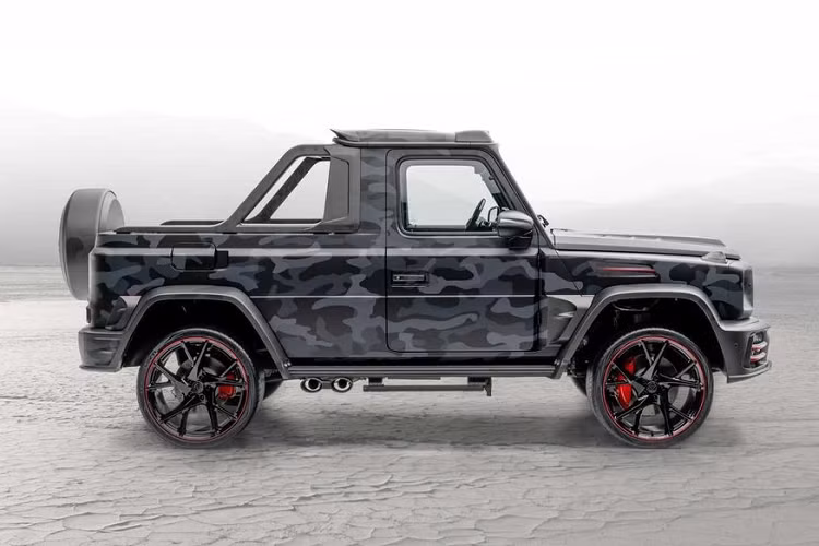 Cụ thể hơn vào hồi năm ngoái, sản phẩm hợp tác giữa Mansory và nhà thiết kế Phillip Plein đã cho ra mắt chiếc Mercedes-AMG G63 bán tải - Star Trooper trong màu áo rằn ri cực độc. Ngay sau đó, sự ngông cuồng của phiên bản này đã nhận được nhiều sự chú ý từ phía những tín đồ xe độ, bao gồm cả Youtuber nổi tiếng – Shmee.