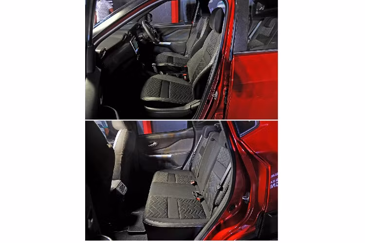 Bên trong Nissan Magnite 2021 có vô lăng đa chức năng, màn hình thông tin giải trí cảm ứng 8 inch, hỗ trợ kết nối Android Auto và Apple CarPlay không dây cũng như bảng đồng hồ kỹ thuật số với màn hình màu TFT 7 inch. Chưa hết, mẫu SUV cỡ B này còn có sạc điện thoại thông minh không dây, hệ thống âm thanh JBL, camera 360 độ và đèn chờ dẫn đường.