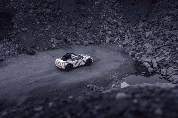 Tên gọi của bản độ Nissan GT-R Godzilla 2.0 bắt nguồn từ chính biệt danh Godzilla mà các tín đồ xe thể thao đặt cho chiếc GT-R, bởi sức mạnh mà chiếc xe mang tới có thể sánh ngang với quái thú thần thoại của Nhật Bản.