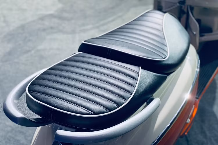 Peugeot Django được trang bị động cơ Easy-Motion EURO 4 và phun xăng điện tử EFI với dung tích 125cc.
