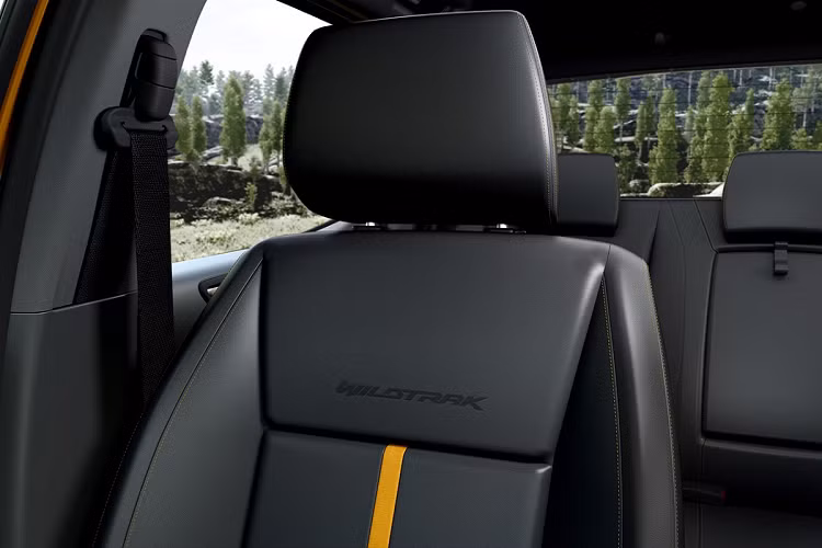 Chiếc bán tải này cũng được trang bị ứng dụng FordPass Connect, cho phép thực hiện các thao tác khởi động, khóa cửa... từ xa qua điện thoại thông minh. Ngoài ra, chủ xe còn có thể kiểm tra tình trạng xe qua ứng dụng này.