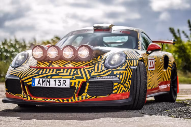 Sieu xe Porsche 911 GT3 RS ban do chay viet da manh me