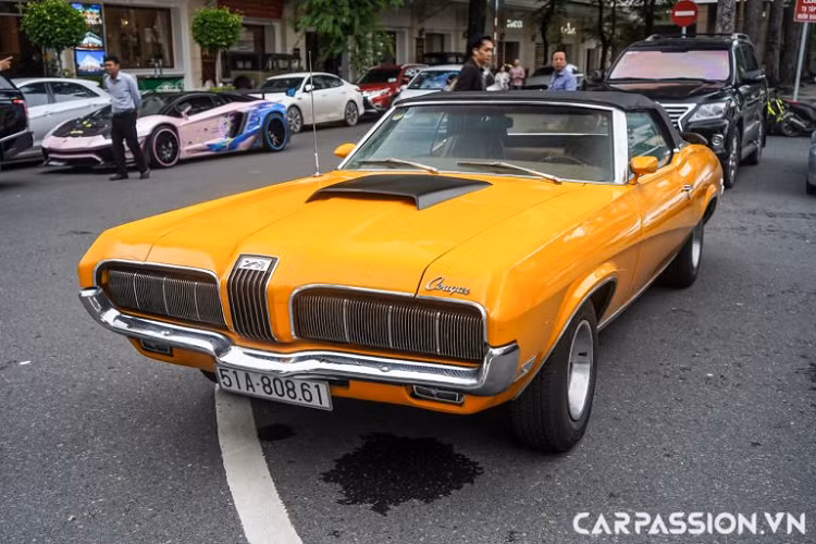  Dòng xe Mercury Cougar có tổng cộng tới 8 thế hệ trong khoảng hơn 30 năm kể từ khi thế hệ đầu tiên ra mắt. Thông thường, những mẫu xe cổ thuộc những thế hệ đầu tiên luôn là thứ mang tính biểu trưng cho dòng xe này. Mercury Cougar được ra mắt bởi bộ phận Lincoln-Mercury của Ford vào ngày 30/9/1966.