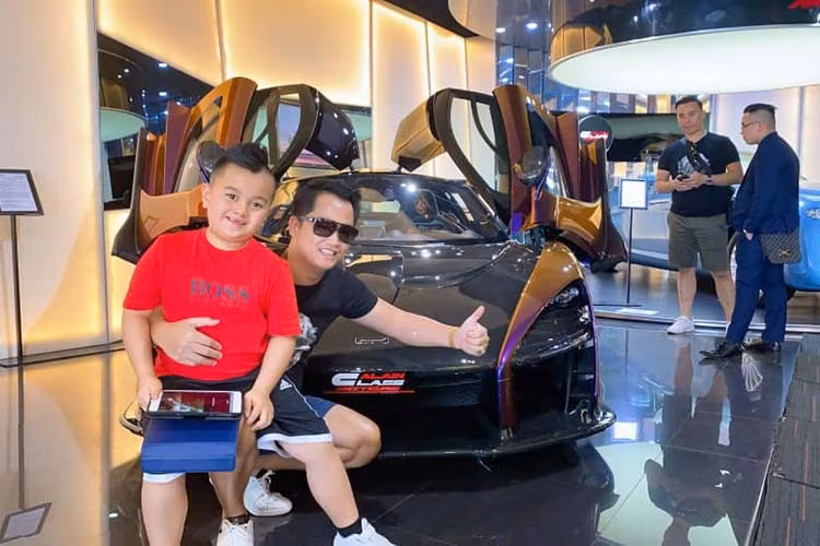 Dự kiến siêu McLaren Senna sớm có mặt tại Việt Nam sẽ sở hữu màu sơn ngọc trai Cerberus Pearl. Nguồn cung cấp sức mạnh của McLaren Senna mang màu Cerberus Pearl vẫn là khối động cơ xăng V8, tăng áp kép, dung tích 4.0 lít, lấy từ siêu phẩm 720S đã có mặt tại Việt Nam.