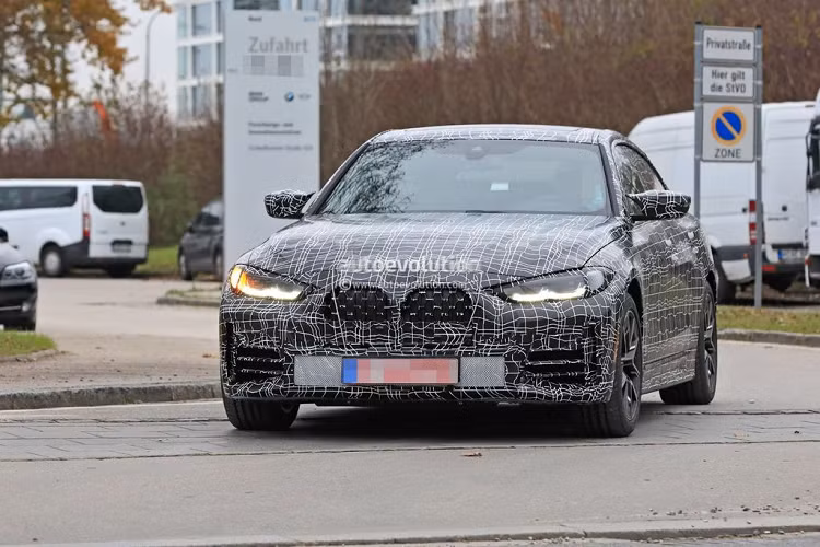 Theo một số nguồn tin, BMW 4-Series Gran Coupe 2022 dự kiến sẽ sử dụng động cơ tuỳ chọn từ I4 2.0L tới I6 3.0L tương tự "người anh em" 3-Series. Đi kèm với đó còn là trang bị hộp số tự động 8 cấp hoặc hộp số sàn kiểu thể thao cùng hệ dẫn động cầu sau hoặc 4 bánh.