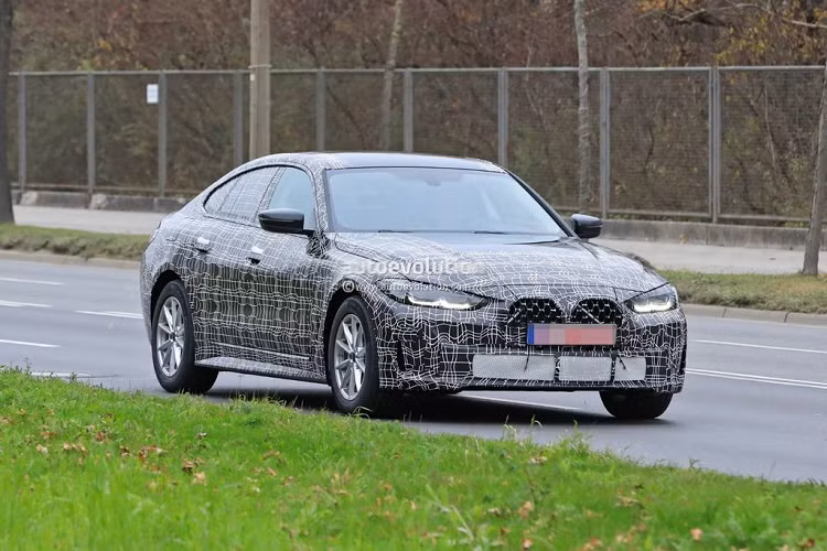 BMW 4-Series Gran Coupe 2022 lo dien voi ngoai that gay chu y