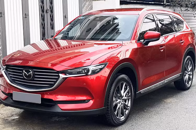 Những chiếc xe cũ chạy “lướt” với mức ODO thấp, được rao bán lại là một trong những lựa chọn giúp người mua tiết kiệm kha khá chi phí lăn bánh. Đơn cử như chiếc Mazda CX-8 đời 2020 phiên bản 2.5L Premium AWD đang được chào bán với giá 1,19 tỷ đồng, rẻ hơn khá nhiều so với lựa chọn “đập hộp” xe mới. 