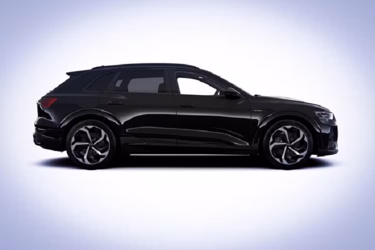 Điểm nhấn mới là bản Black Edition phát triển từ S Line, thêm bánh xe sơn đen, các chi tiết như cản trước và sau, viền cửa sổ, giá nóc, cụm gương đều được sơn đen.