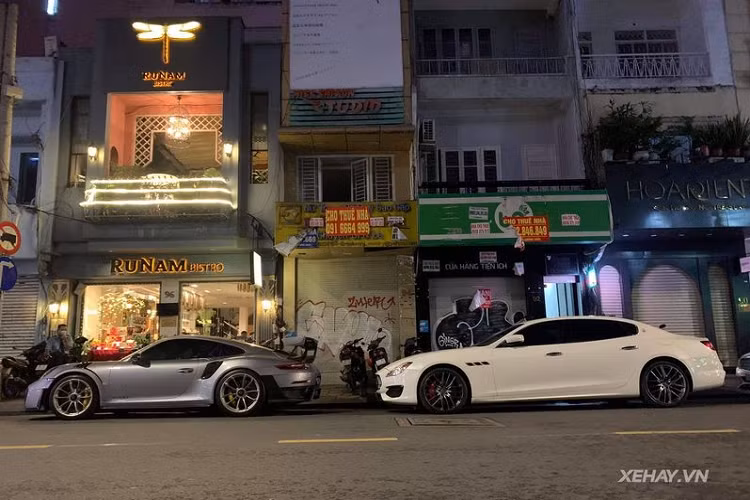 Các vành xe được bọc gọn trong bộ lốp hiệu suất cực cao Ultra High Performance và đi kèm với bộ đĩa phanh gốm carbon Ceramic Composite Brake tiêu chuẩn.