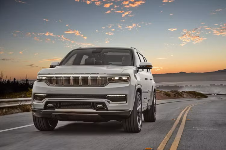 Nói về sức mạnh, SUV hạng sang Jeep Grand Wagoneer dự kiến sẽ sử dụng hệ truyền động tương tự mẫu xe bán tải RAM 1500 bao gồm động cơ V6 3.6L hỗ trợ điện, động cơ xăng V8 5.7L và động cơ diesel tăng áp V6 3.0L. Phiên bản plug-in hybrid dự kiến cũng sẽ được ra mắt. Tất cả đều trang bị hệ dẫn động 4WD tiêu chuẩn, hệ thống treo khí nén Quardra-Lift.