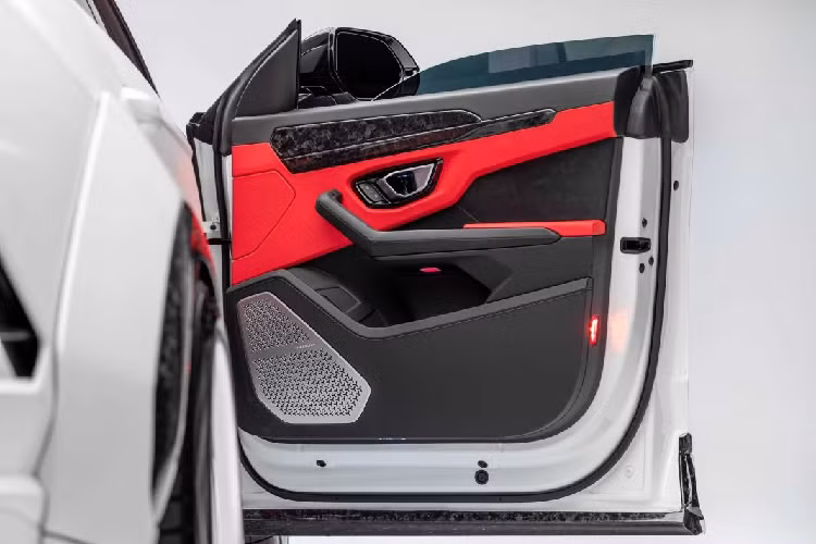 Theo 1016 Industries, sẽ chỉ có 50 bộ body kit và gói nâng cấp công suất dành cho Lamborghini Urus được hãng bán ra trên toàn thế giới.