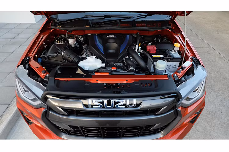 Như vậy, Mazda BT-50 thế hệ hiện tại đang bán tại Việt Nam sẽ là sản phẩm cuối cùng của dòng BT-50 được chia sẻ trực tiếp với Ford Ranger. Khi Ford Ranger và Mazda BT-50 thế hệ hiện tại được giới thiệu từ năm 2011 và được lắp ở cùng một nhà máy ở Thái Lan.