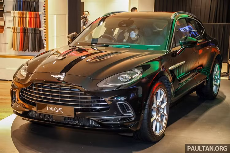 Mới đây, hãng siêu xe Anh Quốc - Aston Martin đã chính thức vén màn mẫu SUV đầu tiên của mình, mẫu siêu SUV Aston Martin DBX tại thị trường Malaysia.