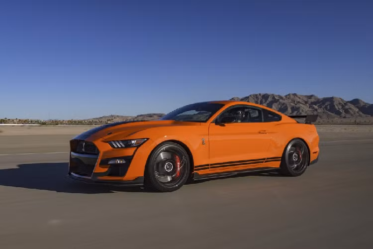 Bullitt, Shelby GT350 với gói Handling Pack, Shelby GT350R và Shelby GT500 với các tùy chọn gói Handling pack và Carbon Fiber Track Pack cũng được liệt kê trong danh sách.