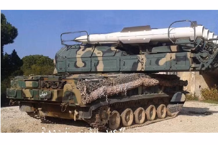Radar cảnh giới, radar điều khiển hỏa lực của Buk-M2E đều có phạm vi hoạt động rất rộng, trong khi tên lửa 9M317 của nó có tầm bắn lên tới 50 km và khả năng chống nhiễu cao.
