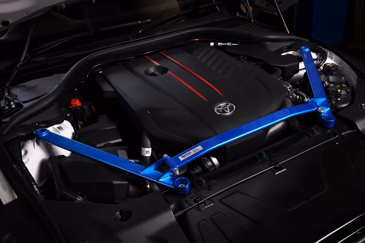 Toyota GR Supra SARD 2021 vẫn trang bị khối động cơ B58 dung tích 3.0L chia sẻ từ BMW, kết hợp cùng với hộp số tự động 8 cấp ZF. Các kỹ sư của SARD đã tiến hành một số thay đổi cơ khí đối với động cơ, đồng thời điều chỉnh lại bộ điều khiển ECU, hệ thống ống xả titan và bộ chuyển đổi xúc tác thể thao nhằm gia tăng sức mạnh.