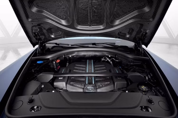 Ngoài những thay đổi về mặt trực quan, Mansory còn tinh chỉnh khối động cơ V12, tăng áp kép 6,75 lít khi nâng mức công suất từ 563 mã lực và 850 Nm lên thành 601 mã lực và950 Nm.