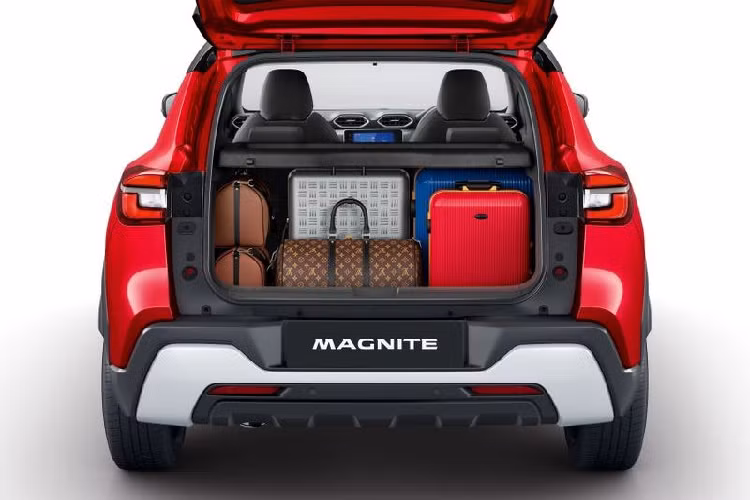 Mẫu xe SUV Nissan Magnite còn có một lựa chọn khác là động cơ xăng hút khí tự nhiên 1.0L 3 xi-lanh sản sinh công suất 72 mã lực và mô-men xoắn cực đại 96Nm, đi kèm với hộp số sàn 5 cấp duy nhất, cho mức tiêu thụ nhiên liệu 5,3 lít /100 km.